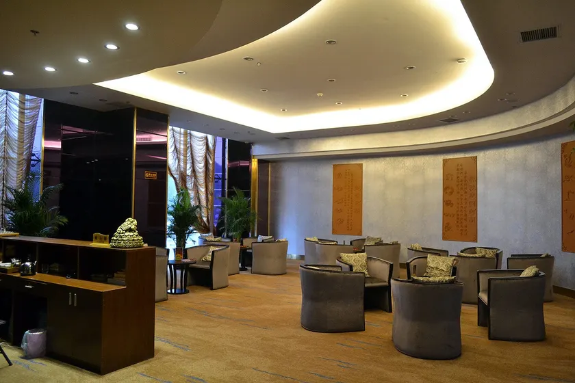 Golden Phoenix Hotel Luohe - Image 1