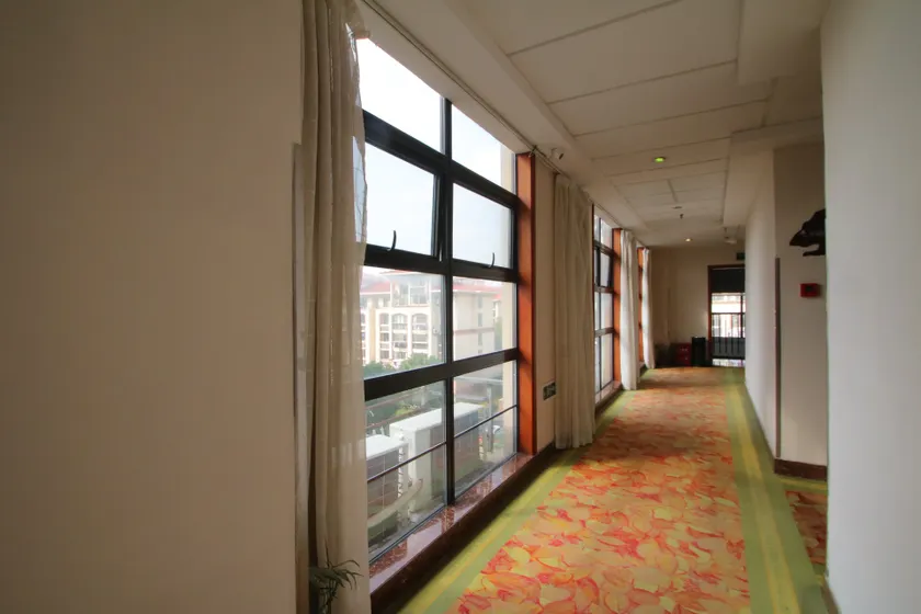GreenTree Inn Shanghai Minhang Jiaoda Dongchuan Road Shell Hotel - Image 1