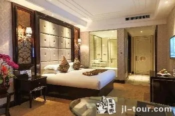 Sniff Hotel - Image 1