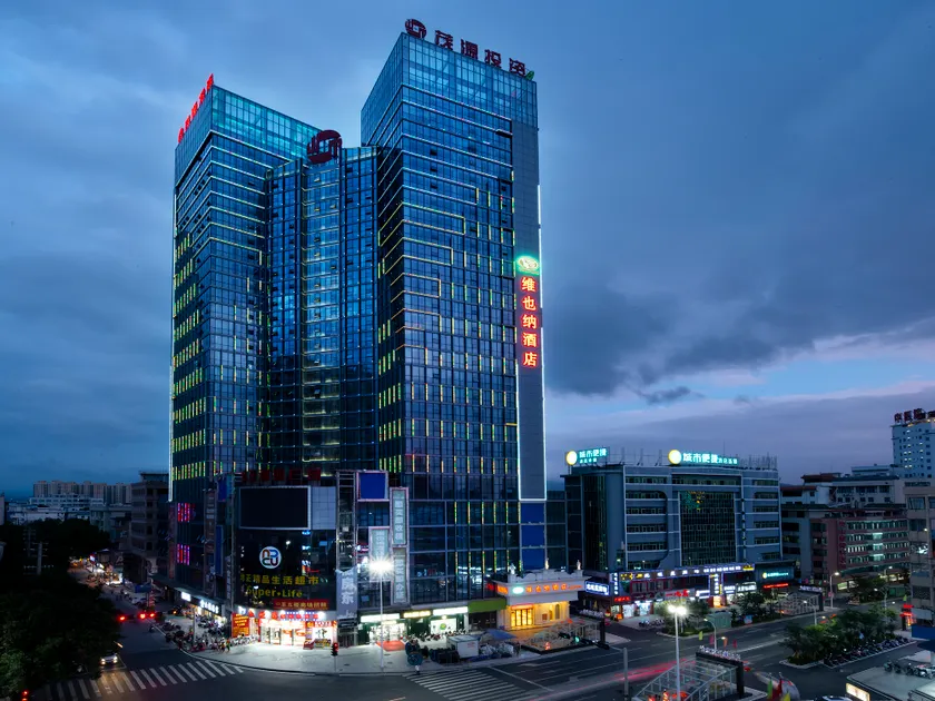 Vienna Hotel Guangxi Lingshan Liufengshan Pedestrian Street - Image 1