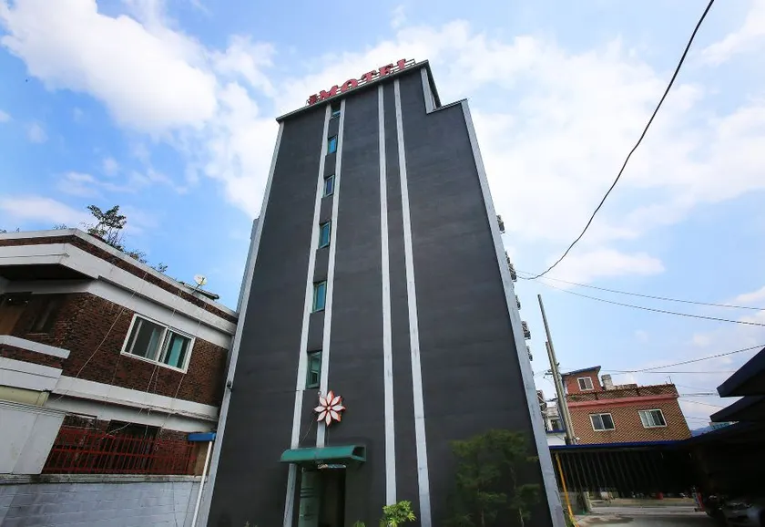 DONGDUCHEON ROSE MOTEL - Image 1
