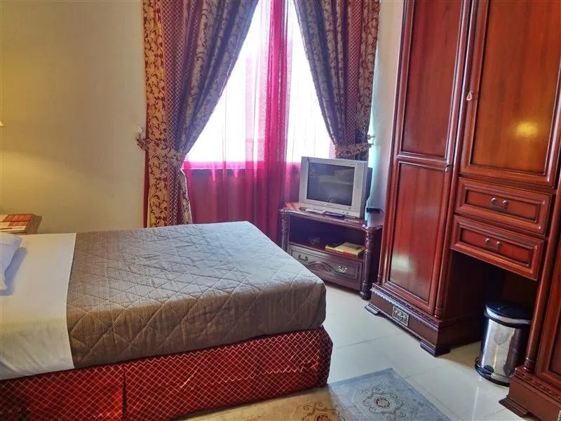 Rainbow Hotel Apartments - Image 1
