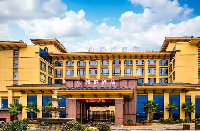 Heyue Hotel - Image 1