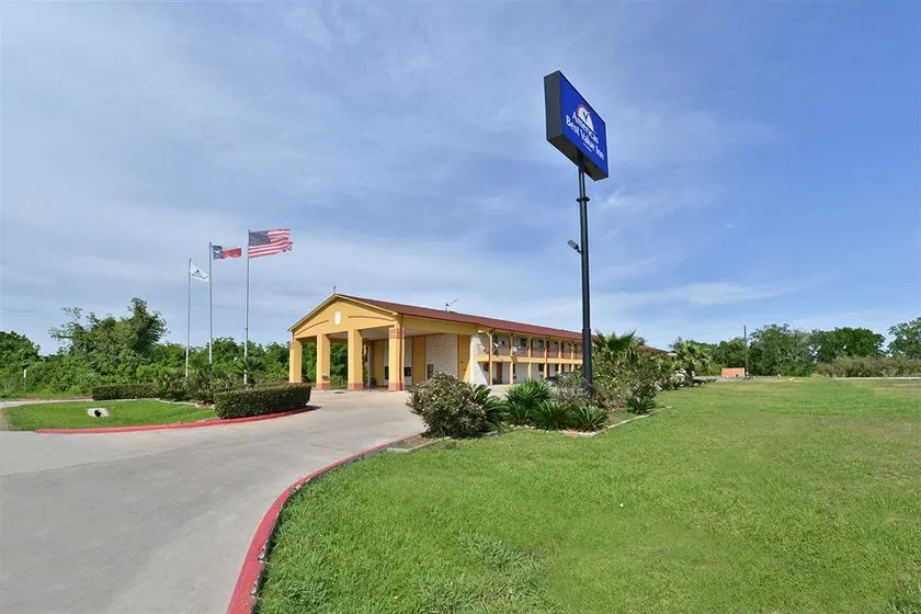 Motel 6 Wharton - Image 1