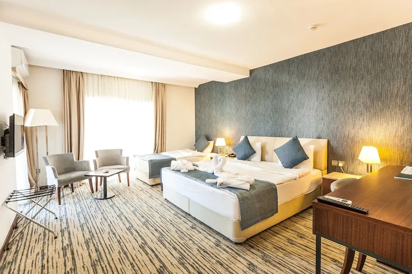 Port View Hotel - Image 1