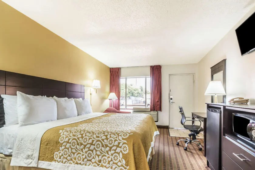 Days Inn By Wyndham South Fort Worth - Image 1