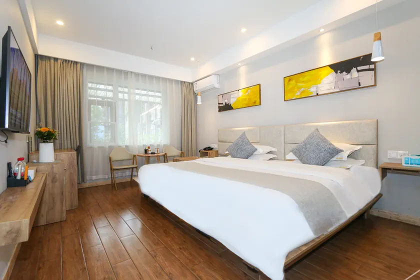 Enjoy Hotel - Image 1
