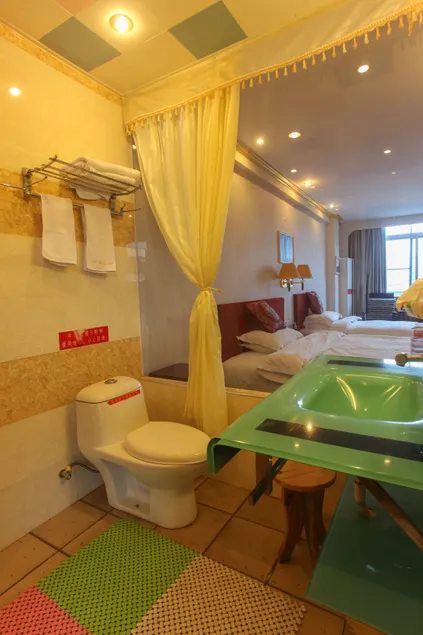 Wangjiang Holiday Hotel - Image 1
