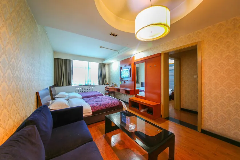 Yulin Lecheng Hotel - Image 1