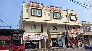 Glorious Straits Hotel - Image 1