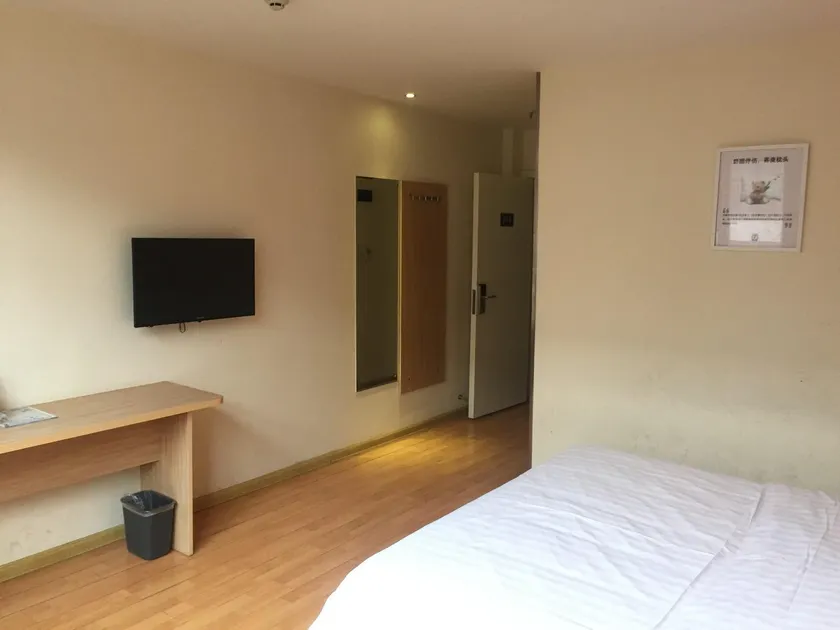 7 Days Premium Luohe Forest Park Heshang Street Ancient Town Hotel - Image 1