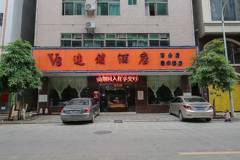 V8 Hotel - Image 1