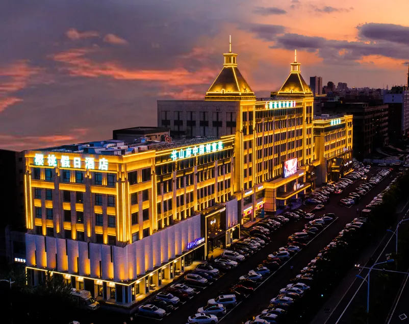 Cherry Hotel - Image 1