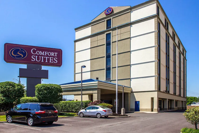 Comfort Suites at Woodbridge - Image 1