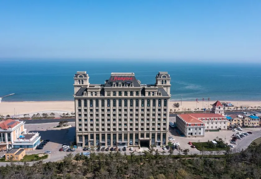 Hampton by Hilton Yantai Golden Beach Hotel - Image 1