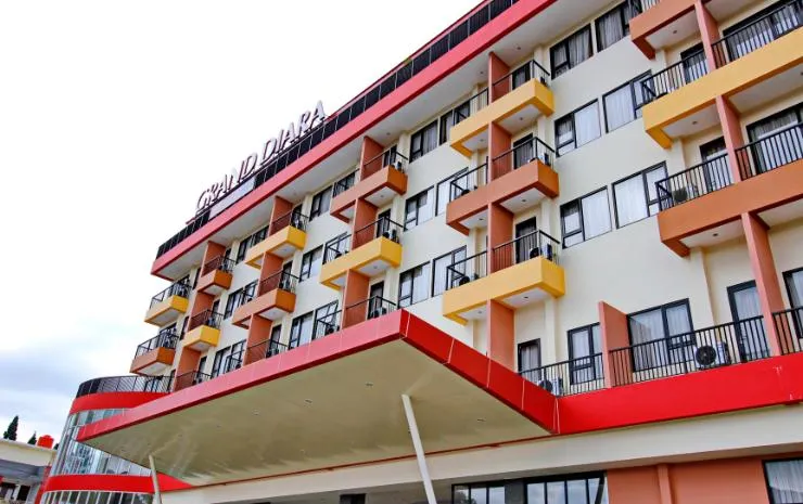 Grand Diara Hotel - Image 1