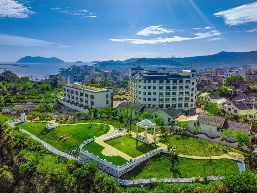 Quanfeng Hotel - Image 1