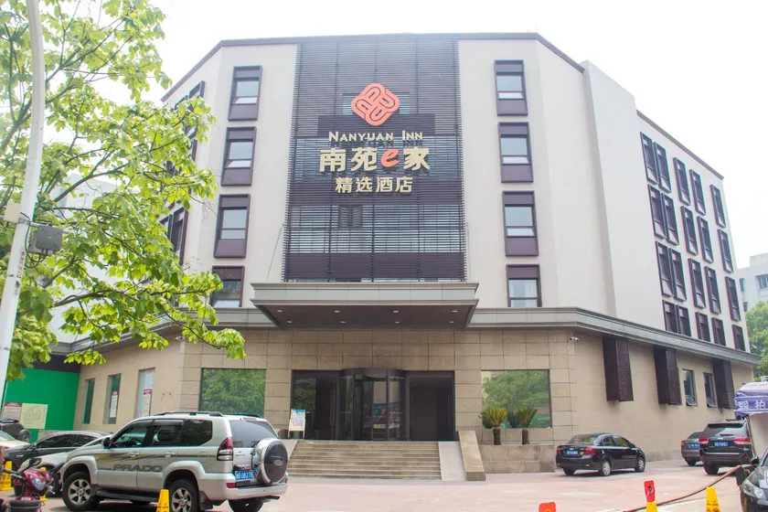 Four Seasons Green Ivy Hotel (Ningbo Railway Station Engineering College Cuibai Branch) - Image 1