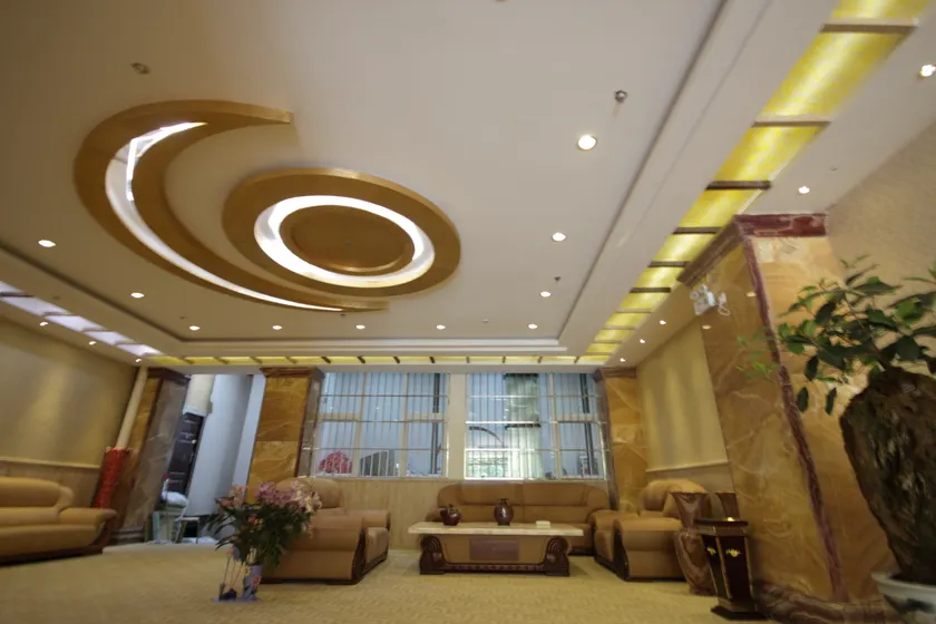 Afuer chain hotel - Image 1