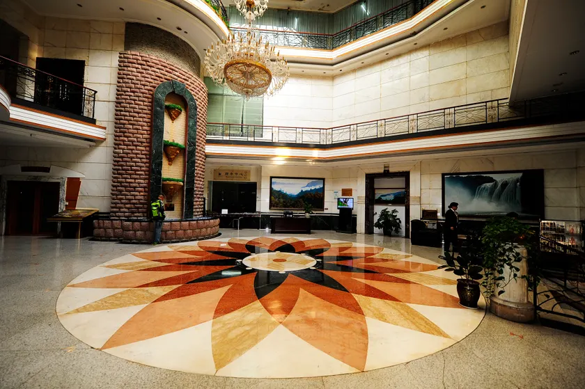 Qianling Grand Hotel - Image 1