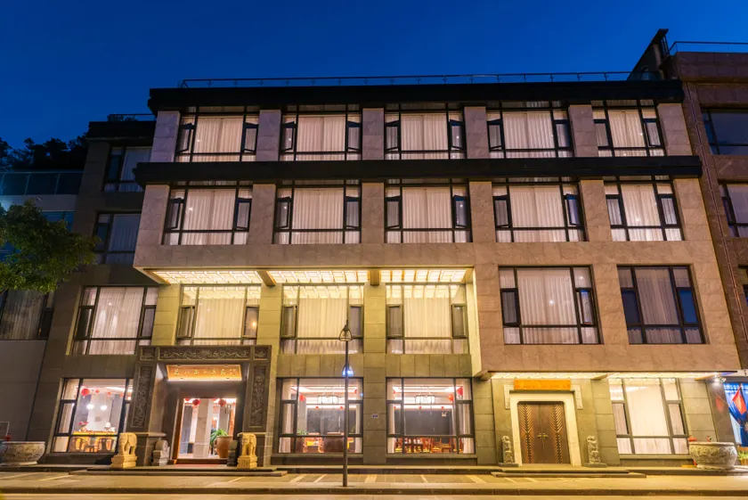 Junbo Haiyue Hotel - Image 1