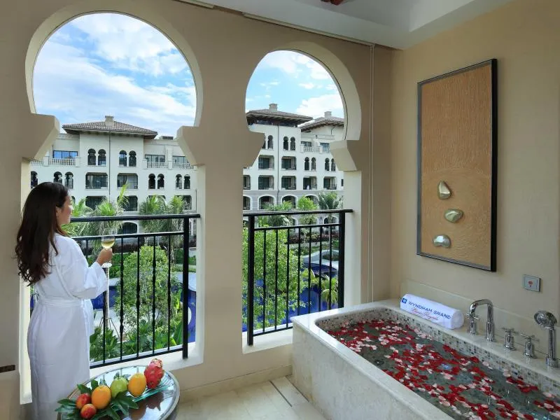 Wyndham Grand Plaza Royale Hainan Longmu Bay - Image 1