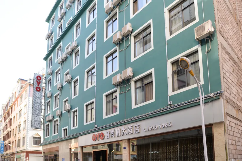 Zhaotong Junshangdu Hotel - Image 1