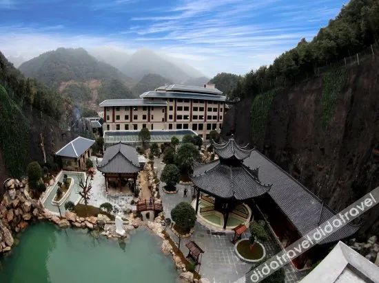 Dream Hot Spring Hotel - Image 1