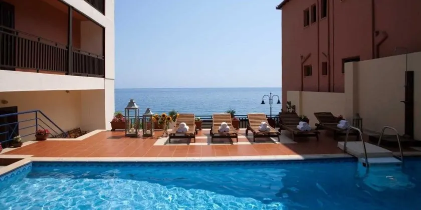 Kenta Beach Hotel - Image 1