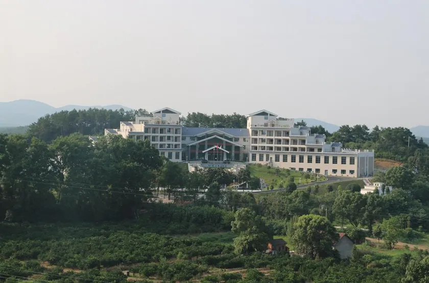 Songzi Weishui Holiday Hotel - Image 1