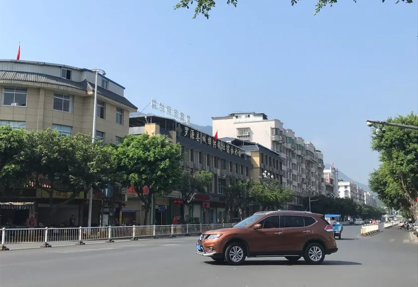 Luoyuan Gongxiao Business Hotel - Image 1