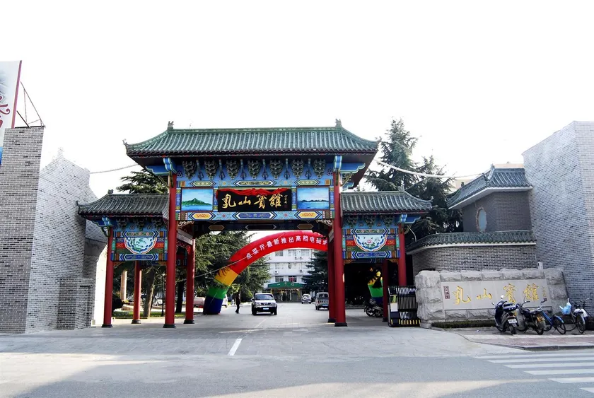 Rushan Hotel - Image 1