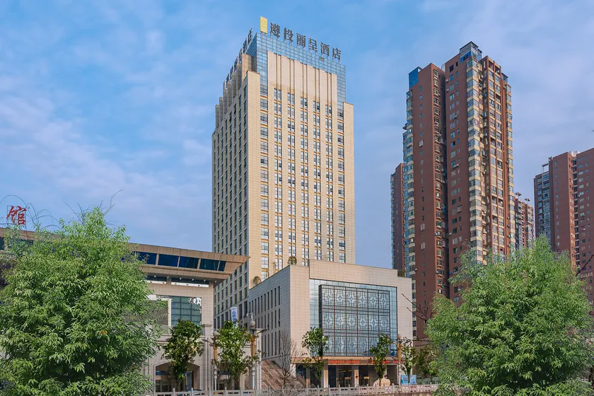 ZIC REZEN Hotel - Image 1