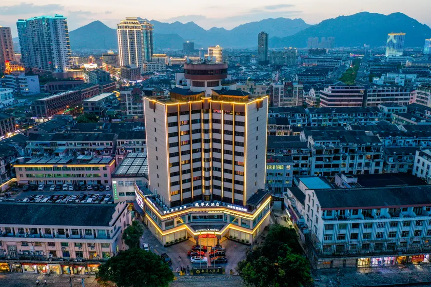 Longhua Hotel - Image 1