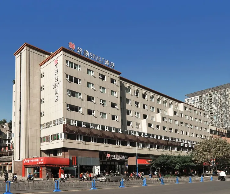 龙悦酒店Longyue Hotel - Image 1