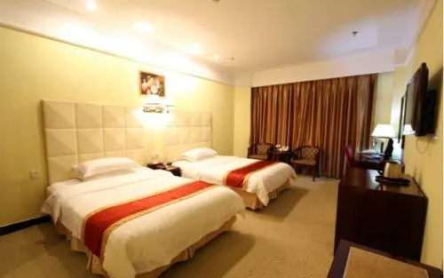 Bevebly Hotel - Image 1