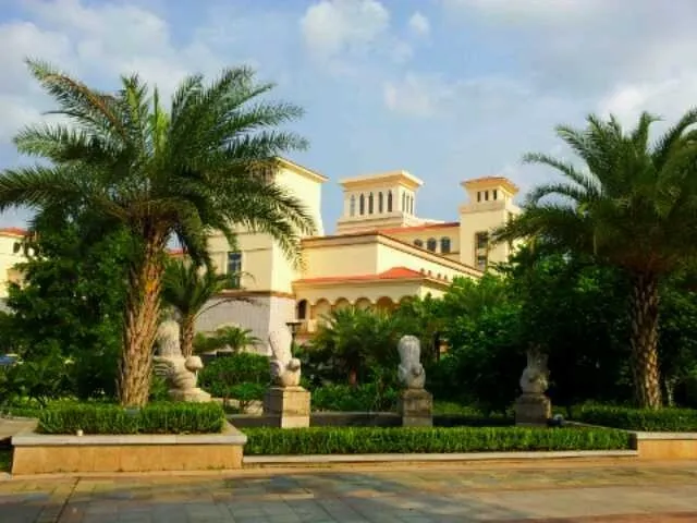 Fugang International Hotel - Image 1