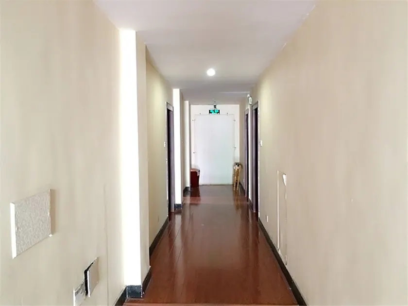 Siji Hotel - Image 1