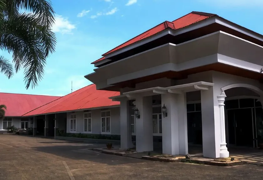 Emer One Hotel Batusangkar - Image 1