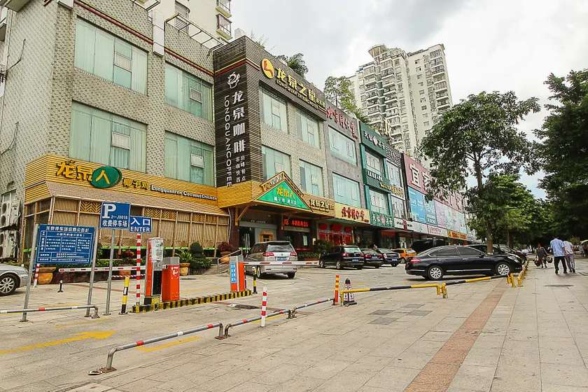Longquan Hotel - Image 1