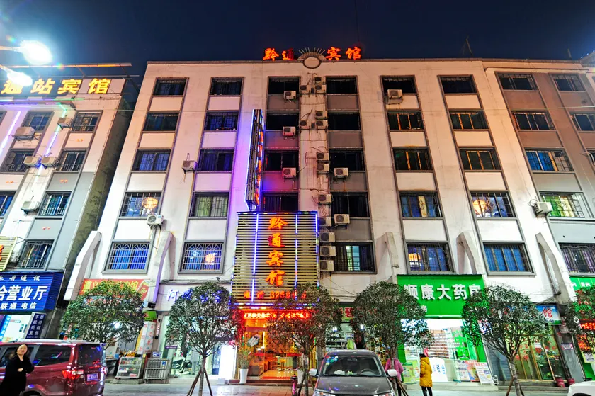Zhenghua Hotel - Image 1