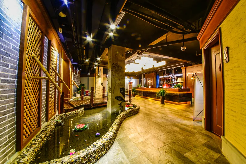 Jin Du International Hotel - Image 1