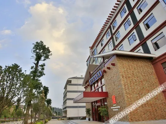 Yinhe Holiday Hotel - Image 1