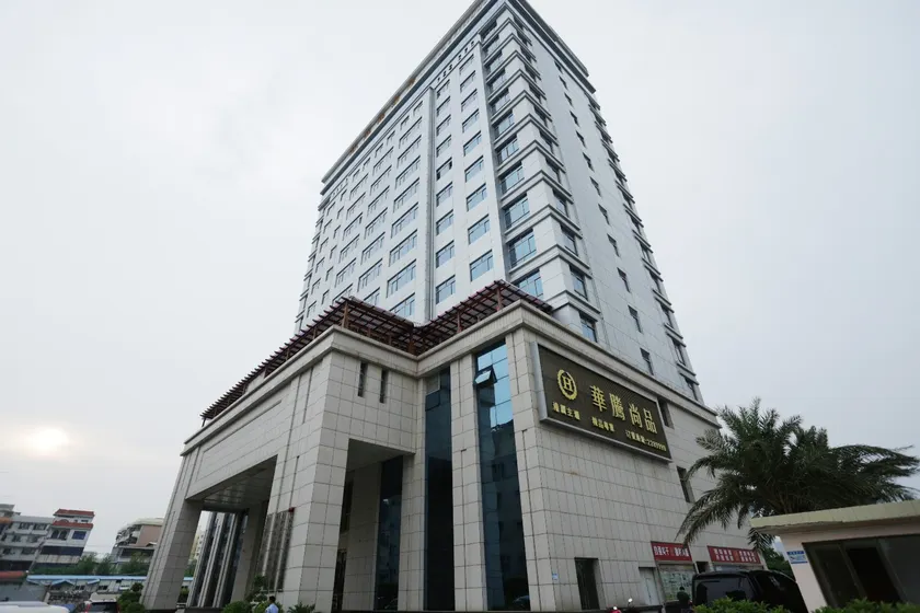 Hampton Hotel - Image 1