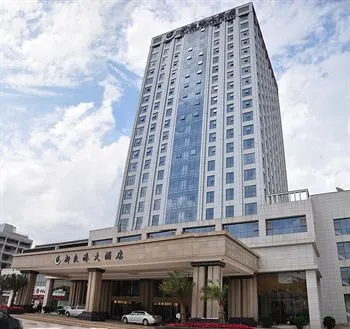 New Cozy Harbour Hotel - Image 1