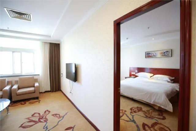 City Fashion Hotel (Shenzhen Longhua Guanlan Subway Station) - Image 1