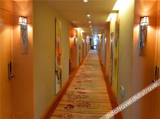 Dingrong Inernatlonal Hotel - Image 1