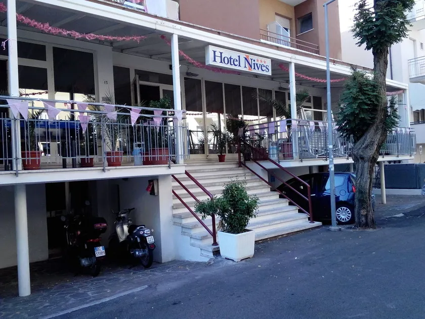 Nives - Image 1