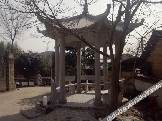 Yishan Erju Hotel - Image 1
