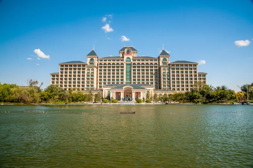 Evergrande Hotel，Tianjin Dongli Lake - Image 1